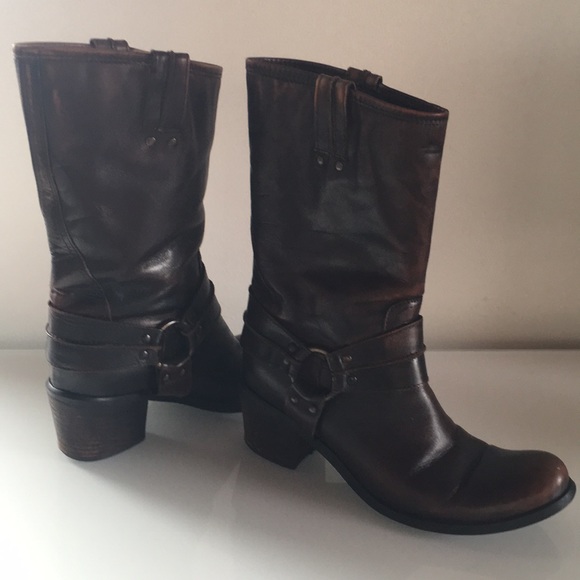 Charles David Shoes - Amazing Vera Gomma Brown Distressed Harness Boots